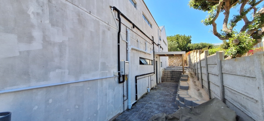 4 Bedroom Property for Sale in Stilbaai Wes Western Cape